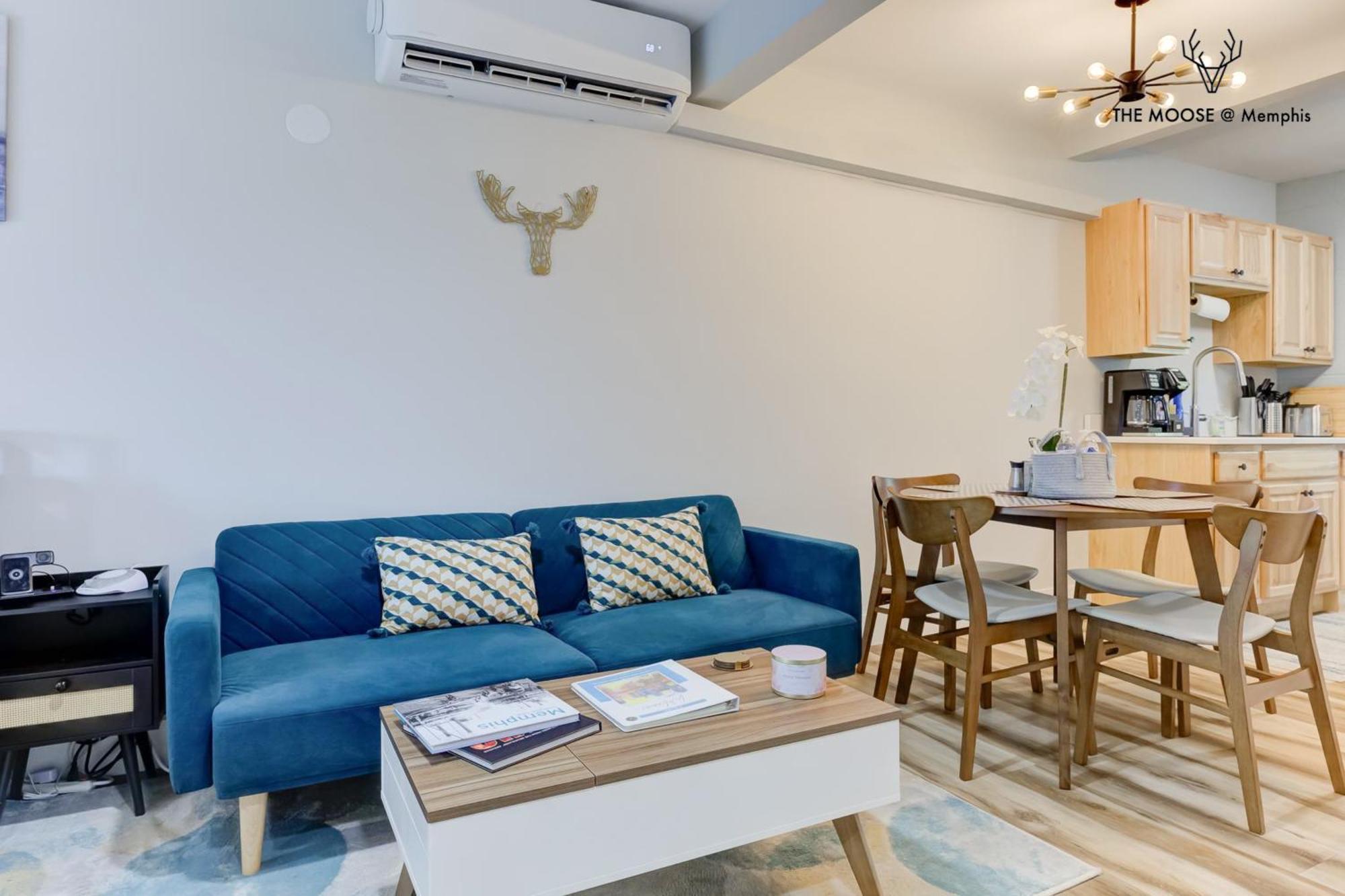 The Moose #11 - Luxe Modern Loft With King Bed, Free Parking & Wi-fi Appartement