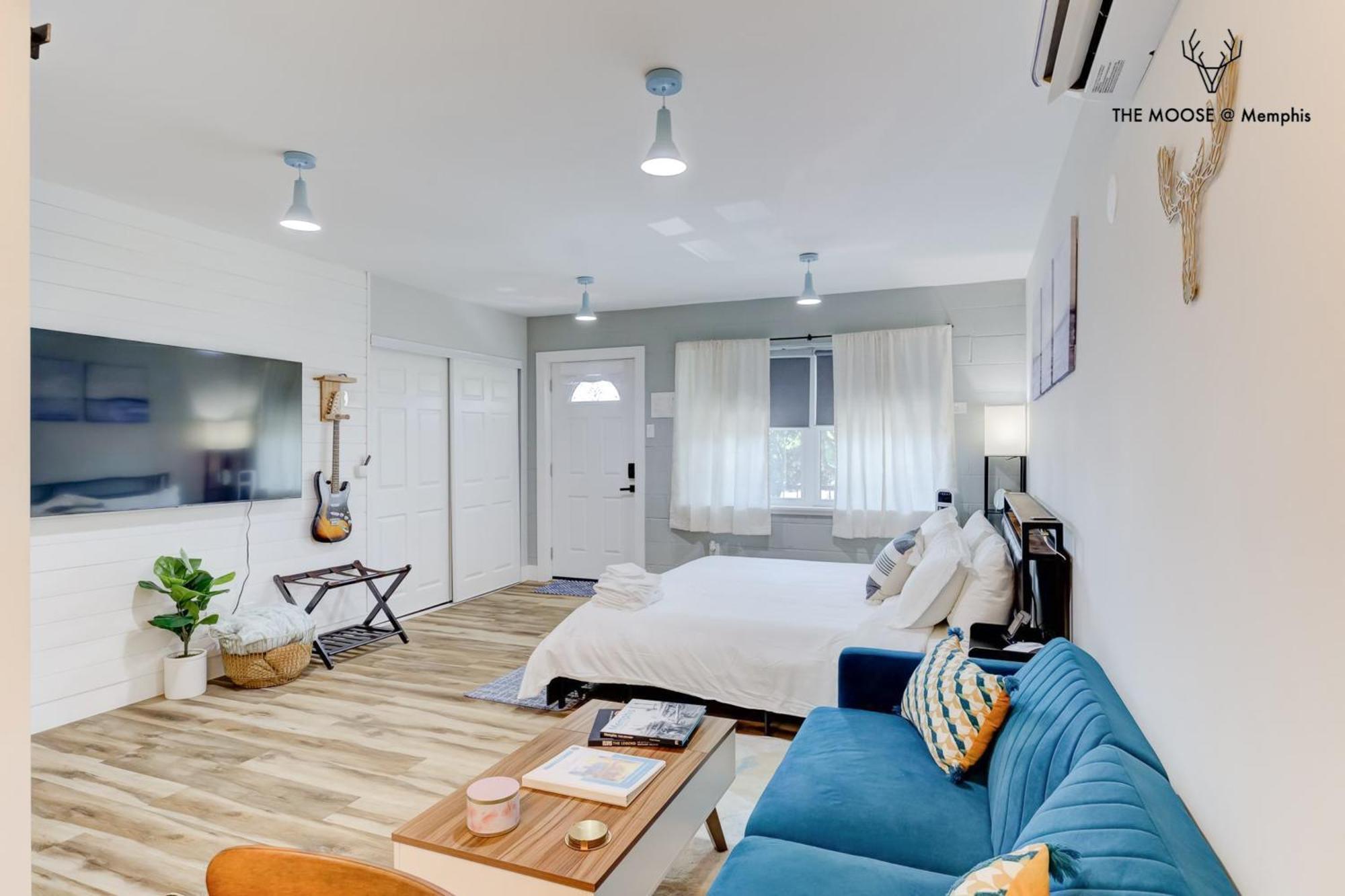 The Moose #11 - Luxe Modern Loft With King Bed, Free Parking & Wi-fi