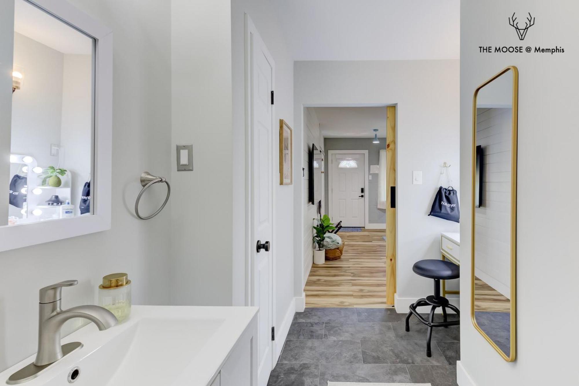 The Moose #11 - Luxe Modern Loft With King Bed, Free Parking & Wi-fi * Memphis