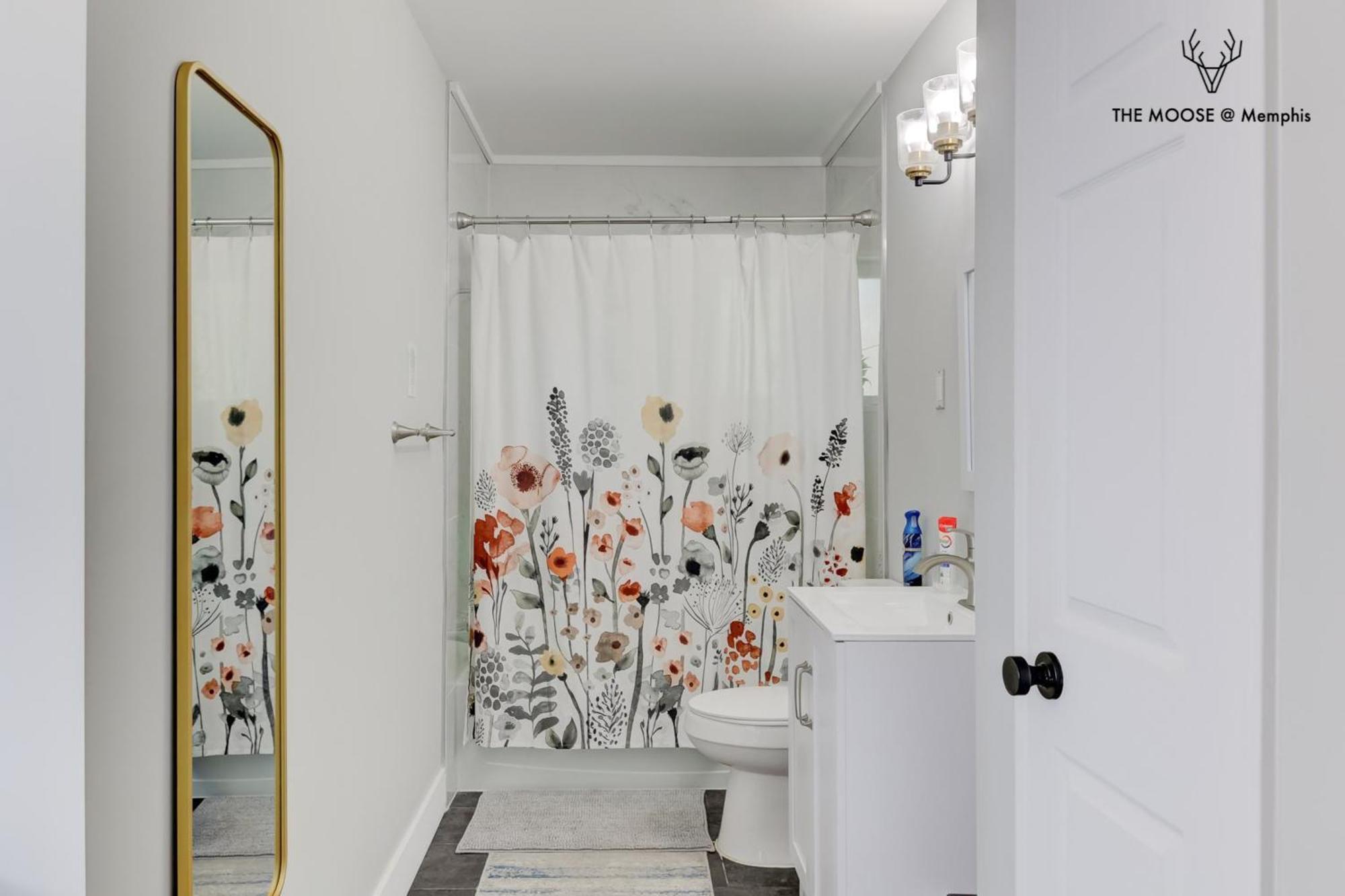 The Moose #11 - Luxe Modern Loft With King Bed, Free Parking & Wi-fi